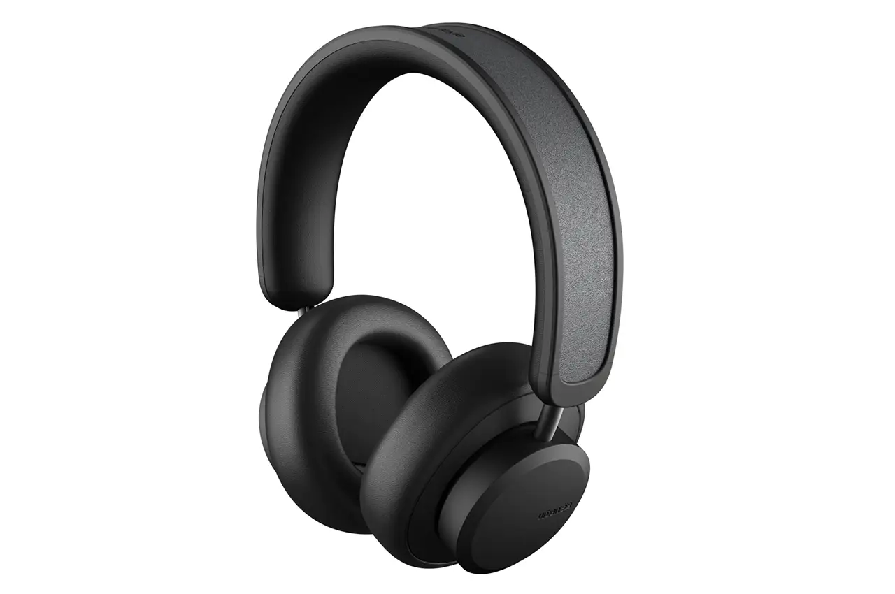 casque urbanista los angeles urbanista_los_angeles_black_studio_packshot_3 Urbanista Los Angeles Solar Powered Headphones in Black angled top view