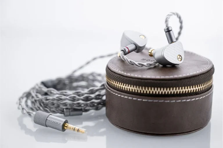 Aria 2 earphones with elegant gold accents, highlighting the contemporary look for music lovers.