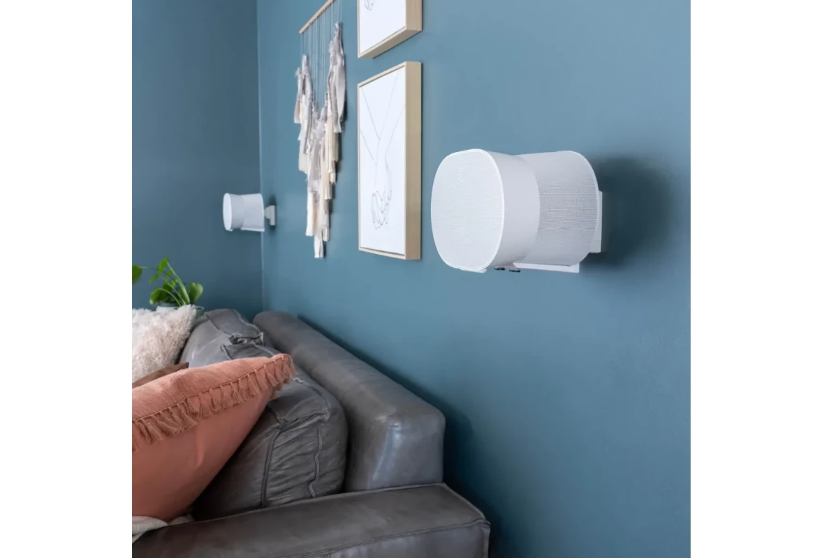 Sonos Adjustable Speaker Wall Mount Sonos Era 300 White lifestyle photo