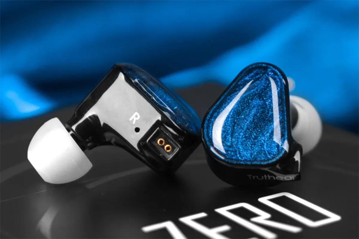 TRUTHEAR x Crinacle ZERO - Blue Lifestyle photo on textured background