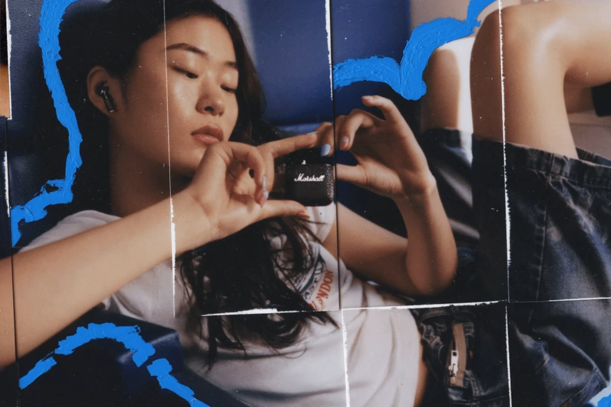 Marshall Minor IV Earphones Black Lifestyle 2