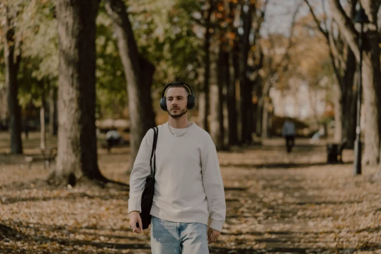 SG Session Headphones in black lifestyle photo in city background