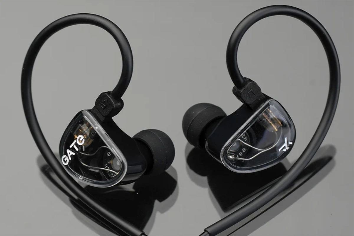 Truthear Gate Black product photo on white background