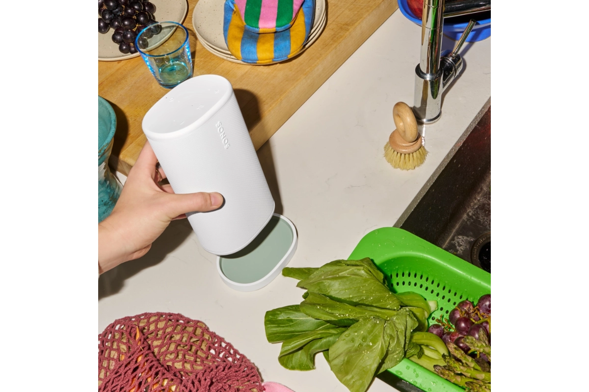 Sonos Play speaker in white being placed onto it's wireless charging stand