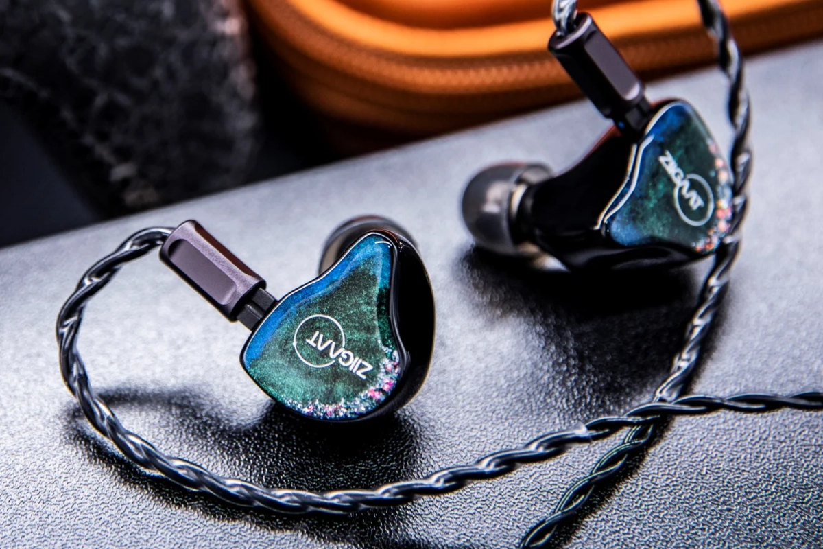 ZiiGaat Luna- The Studio Reference 1